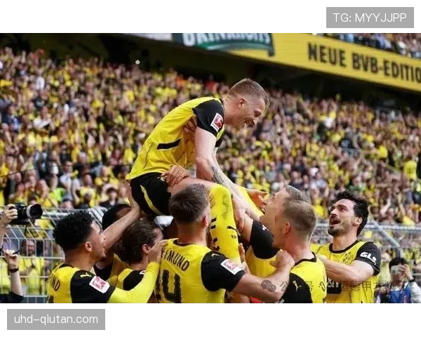 罗伊斯赛后眼含热泪，多特蒙德主场球迷高歌送别传奇